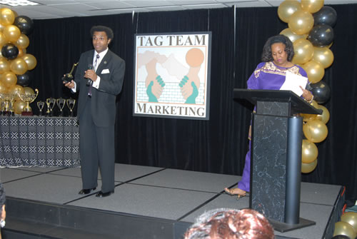 Erroll speaks after receiving trophy for winning TAG TEAM's 2006 Birthday Game, 2007 TAG Awards Show