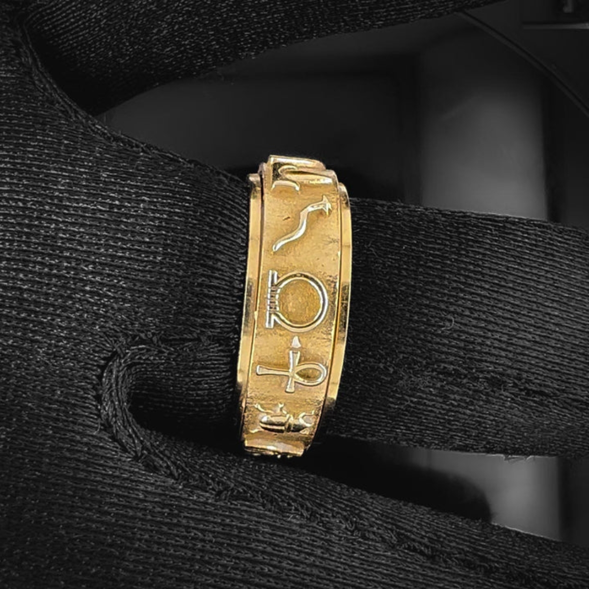 Glove wearing ring